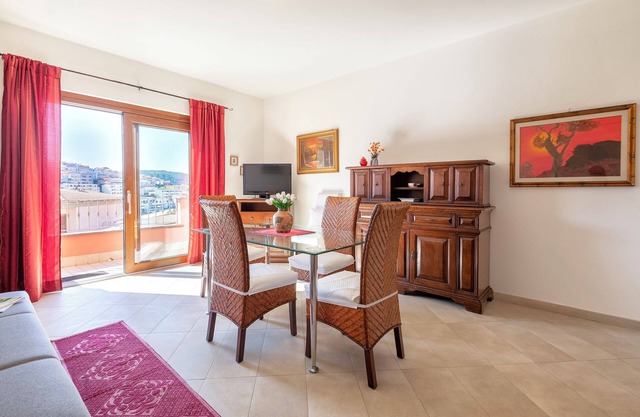 Apartment 'Charlie Beach' with Sea View, Balcony and Air Conditioning