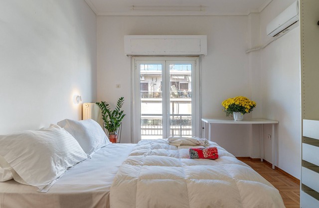Apartment 'Charming Central Apt with Parking 3' with Balcony, Wi-Fi and Air Conditioning