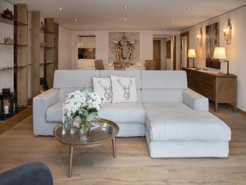 Apartment Chesa Piz Padella - St- Moritz by Interhome