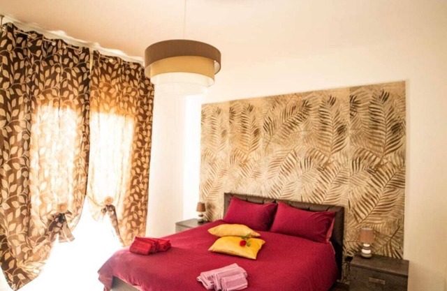 Apartment-Classic-Private Bathroom-Courtyard view