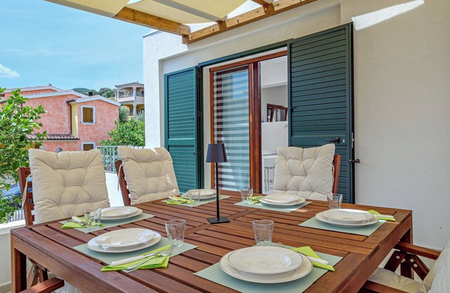 Apartment 'Comino' with Private Terrace, Wi-Fi and Air Conditioning