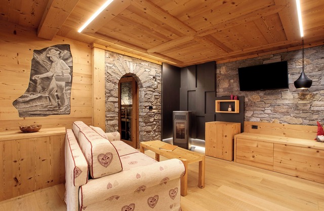 Apartment 'Deluxe' with Shared Terrace, Private Garden and Wi-Fi