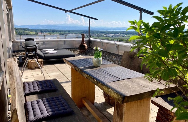 Apartment 'Dmon-Home' with Lake View, Private Terrace and Wi-Fi