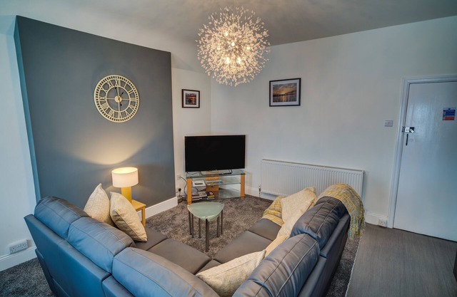 Apartment Double Ensuite with Shower & Sea View at Beachmount Holiday Apartments