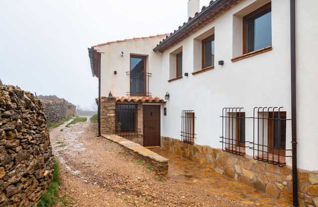 Apartment 'El Nido' with Mountain Views, Private Terrace and Private Garden