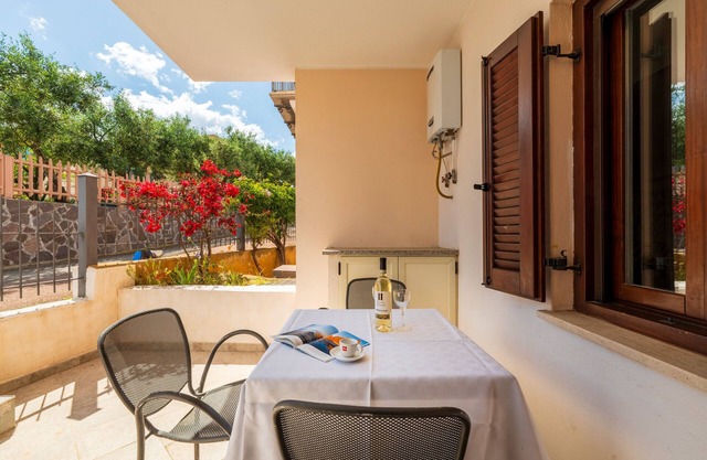 Apartment 'Eden' with Shared Terrace and Air Conditioning