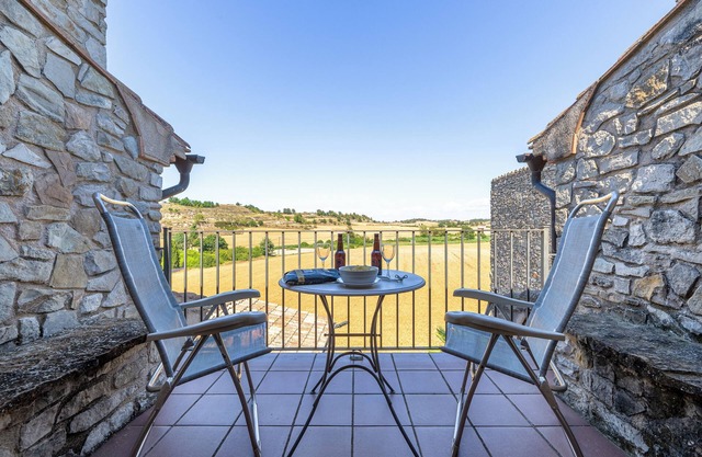 Apartment 'El Clos 3' with Mountain Views, Private Terrace and Wi-Fi