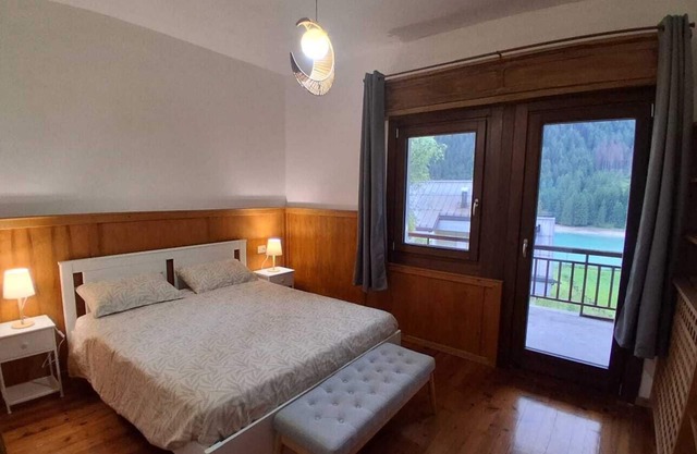 Apartment enchanting view of Lake Auronzo