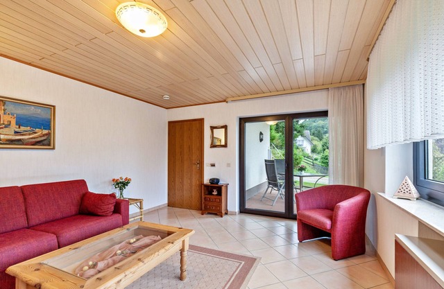 Apartment 'Ferienwohnung Klug' with Private Terrace, Shared Garden and Wi-Fi