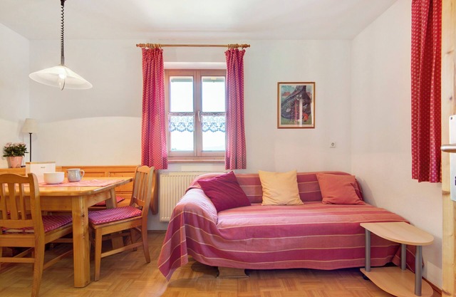 Apartment 'Ferienwohnung 4' with Shared Garden, Balcony and Wi-Fi