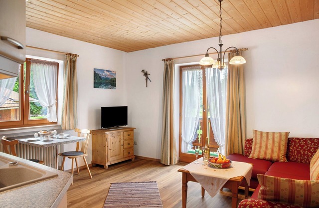 Apartment 'Ferienwohnung Zugspitze' with Mountain View, Balcony and Wi-Fi