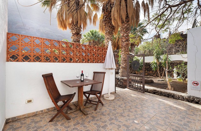 Apartment 'Finca Wapa -Olivo' with Sea View, Wi-Fi and Air Conditioning