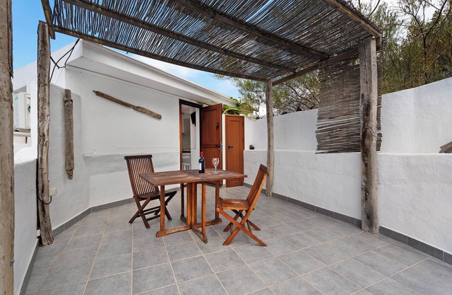 Apartment 'Finca Wapa - Studio 1' with Sea View, Wi-Fi and Air Conditioning