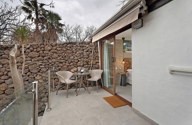 Apartment 'Finca Wapa - Studio 2' with Sea View, Wi-Fi and Air Conditioning