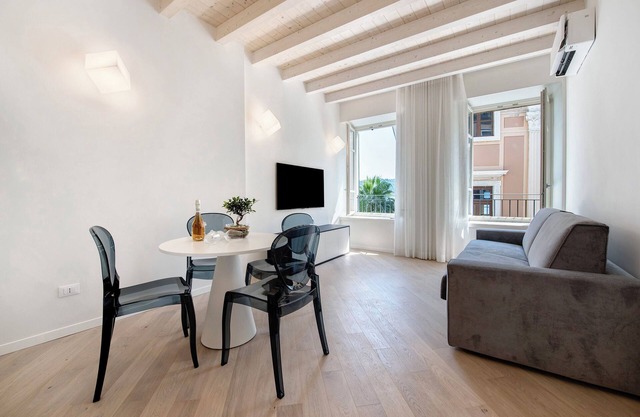 Apartment 'Flat 1' with Lake View, Wi-Fi and Air Conditioning