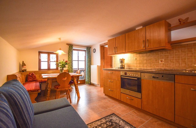 Apartment for 1-4 people, shower/toilet, balcony, TV, WiFi, non-smoking, top floor