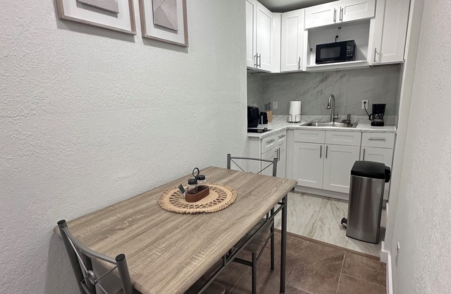 Apartment for 2 people only 5 minutes from Bush Garden and USF, cozy.