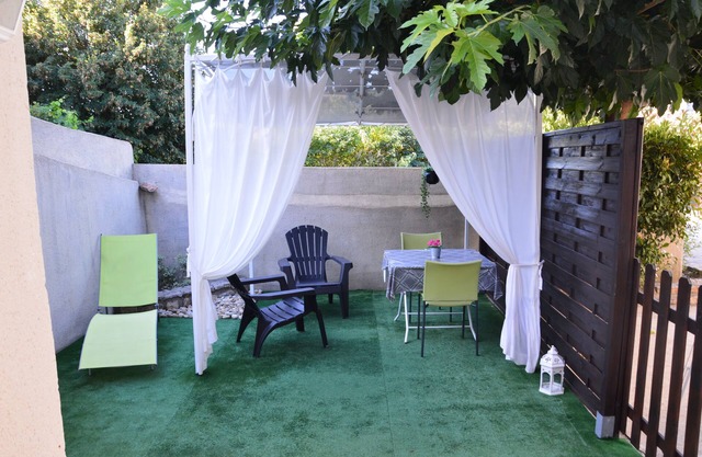 Apartment at the gateway to the Ardèche Gorges, 50 meters from the river.