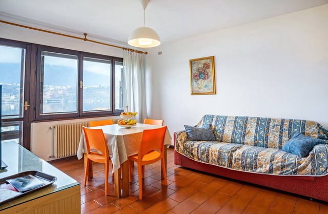 Apartment 'Garden Alle Barche - Angela 3' with Lake View, Shared Garden and Wi-Fi