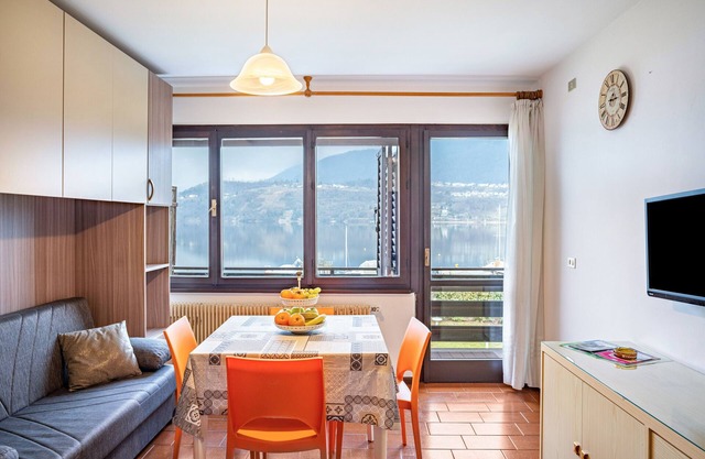 Apartment 'Garden Alle Barche - Marina 7' with Lake View, Shared Garden and Wi-Fi