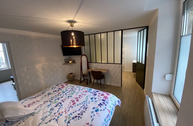 Apartment-Gaby-City-Ensuite with Shower-City view