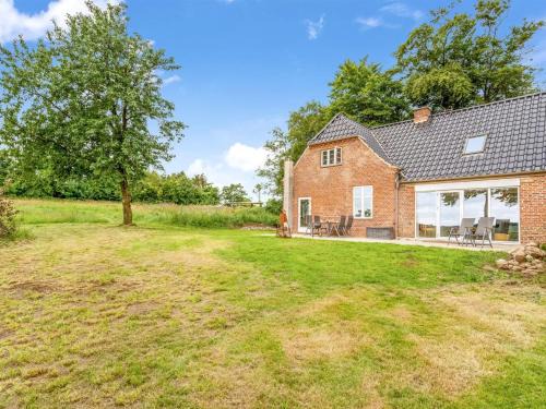 Apartment Geraldine - 3-5km to the fjord by Interhome