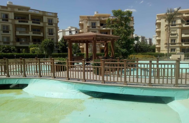 APARTMENT GOLF RESIDENCE COMPOUND