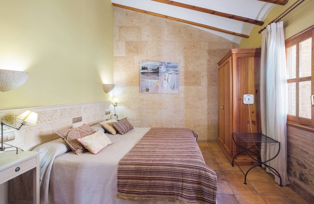 Apartment 'Habitacion Doble' with Private Terrace, Wi-Fi and Air Conditioning