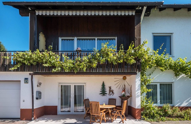Apartment 'Haus Isele' with Mountain View, Shared Terrace and Wi-Fi
