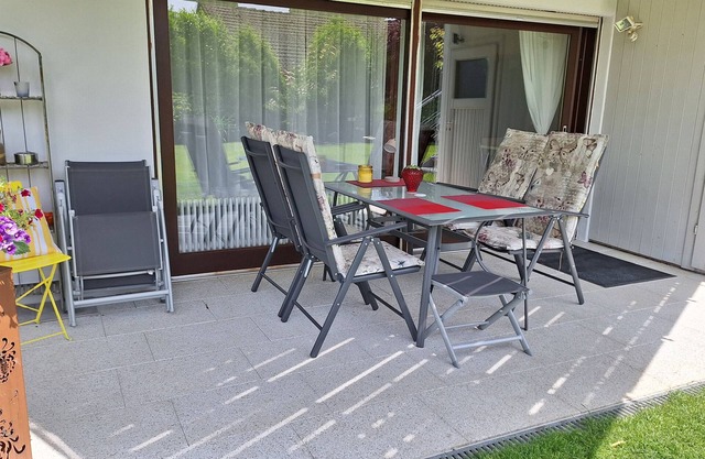 Apartment 'Höri' with Private Terrace, Garden and Wi-Fi