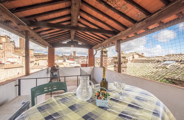 Apartment 'Il Campo Comfort Apt with Balcony' with Private Terrace, Wi-Fi and Air Conditioning