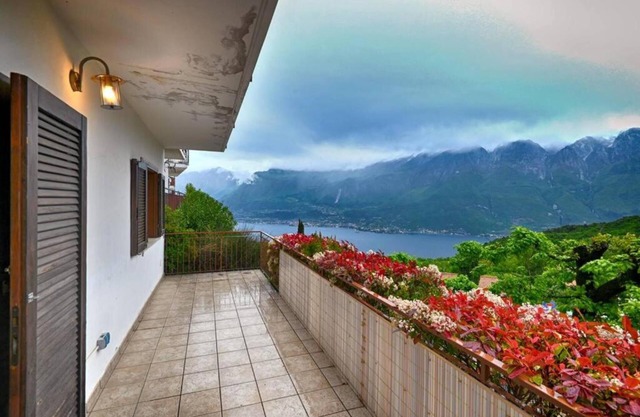 Apartment 'Il Gufo' with Lake View and Balcony