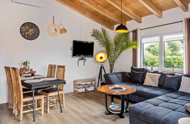 Apartment 'Im Garten Gottes' with Lake View, Wi-Fi and Air Conditioning