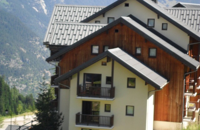 Apartment in a chalet at the foot of the slopes