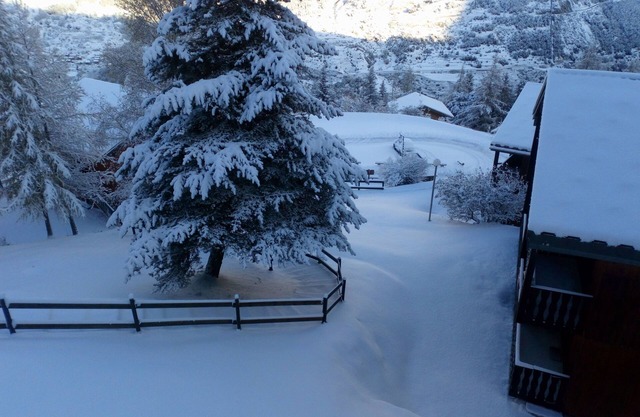 Apartment in a chalet at the foot of the slopes