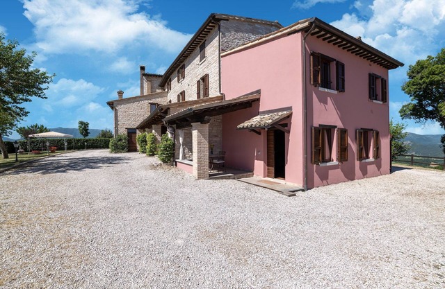 Apartment in a country house with 2 pools