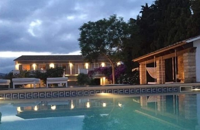 Apartment in a luxurious villa for 6 people