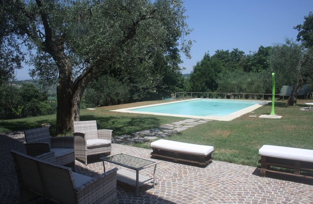 Apartment in a two-family house with exclusive park and pool 10' from the sea
