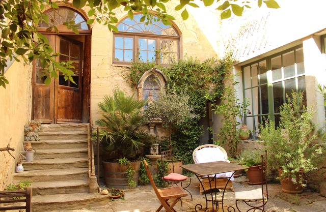 Apartment in an Amazing Historic House, Set in the Heart of Provence