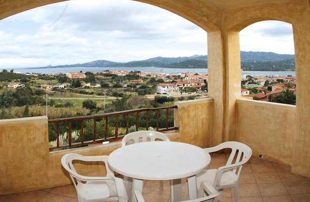 Apartment in Cannigione near Sea Beach