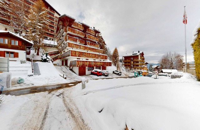 Apartment in central location with views