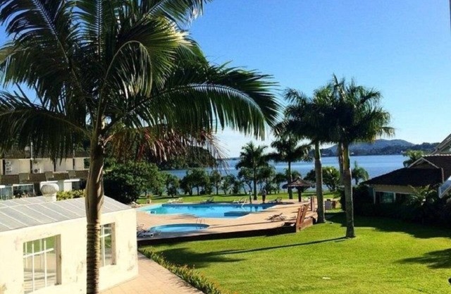 Apartment in condominium resort on the edge of Lagoa da Conceição