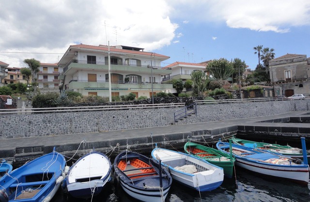 Apartment in front of the sea