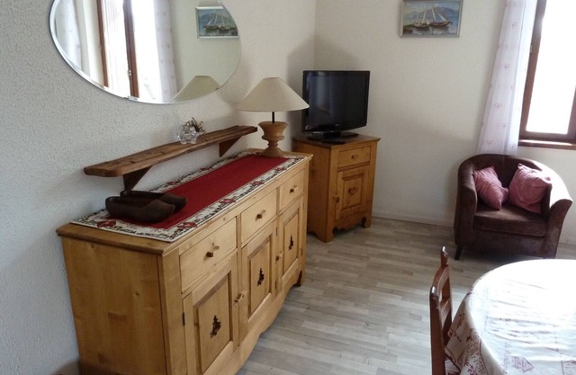 Apartment in house with garden and closed private parking