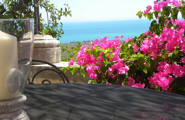 Apartment in noble residence with magnificent sea view, 2 or 4 people