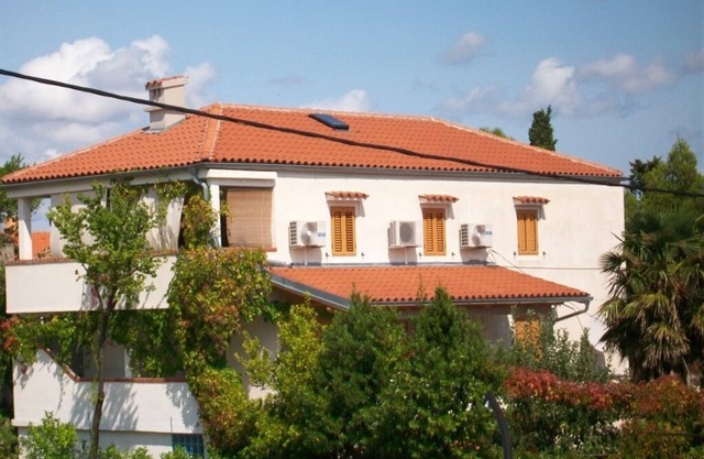 Apartment in Nerezine with Terrace, Air condition, WIFI, Washing machine (4827-3)