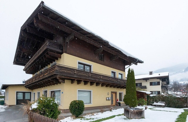 Apartment in Niedernsill near Ski Slopes