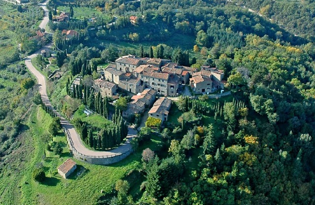 Apartment in the castle, with restaurant and swimming pool, pink