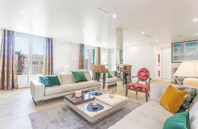 Apartment in the center of Alicante and 100 meters from the beach.