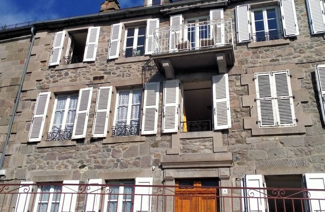 APARTMENT IN THE HEART OF THE MOUNTAINS OF CENTRAL SOLID